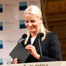 30. mai: Kronprinsesse Mette-Marit deler ut den prestisjefylte internasjonale miljøprisen Thor Heyerdahl Award under åpningen av Oslo Maritime Week (Foto: Lise Åserud / NTB scanpix)